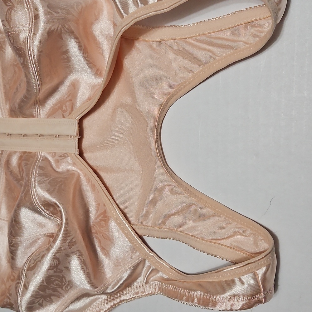 Elegant Satin Bra in Peach Size 85E (38E Or 38DD) Front Closure - Picture 10 of 12